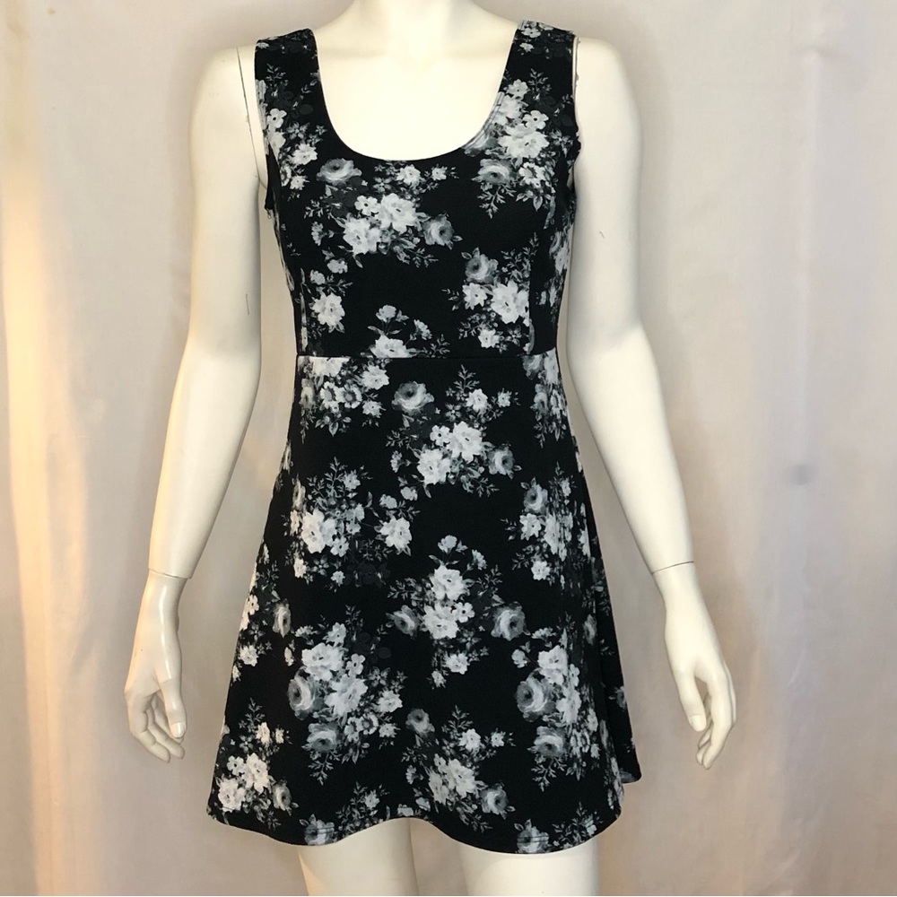 Black and white flower woman’s mini dress size medium